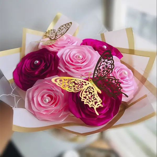 Ramo de rosas de satín de Rosy Store